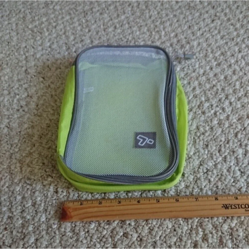 Travelon & Miamica feather light organizer